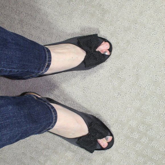 Salvatore Ferragamo Size 7.5 Black Fabric with Beaded Bow Heels - Picture 2 of 7